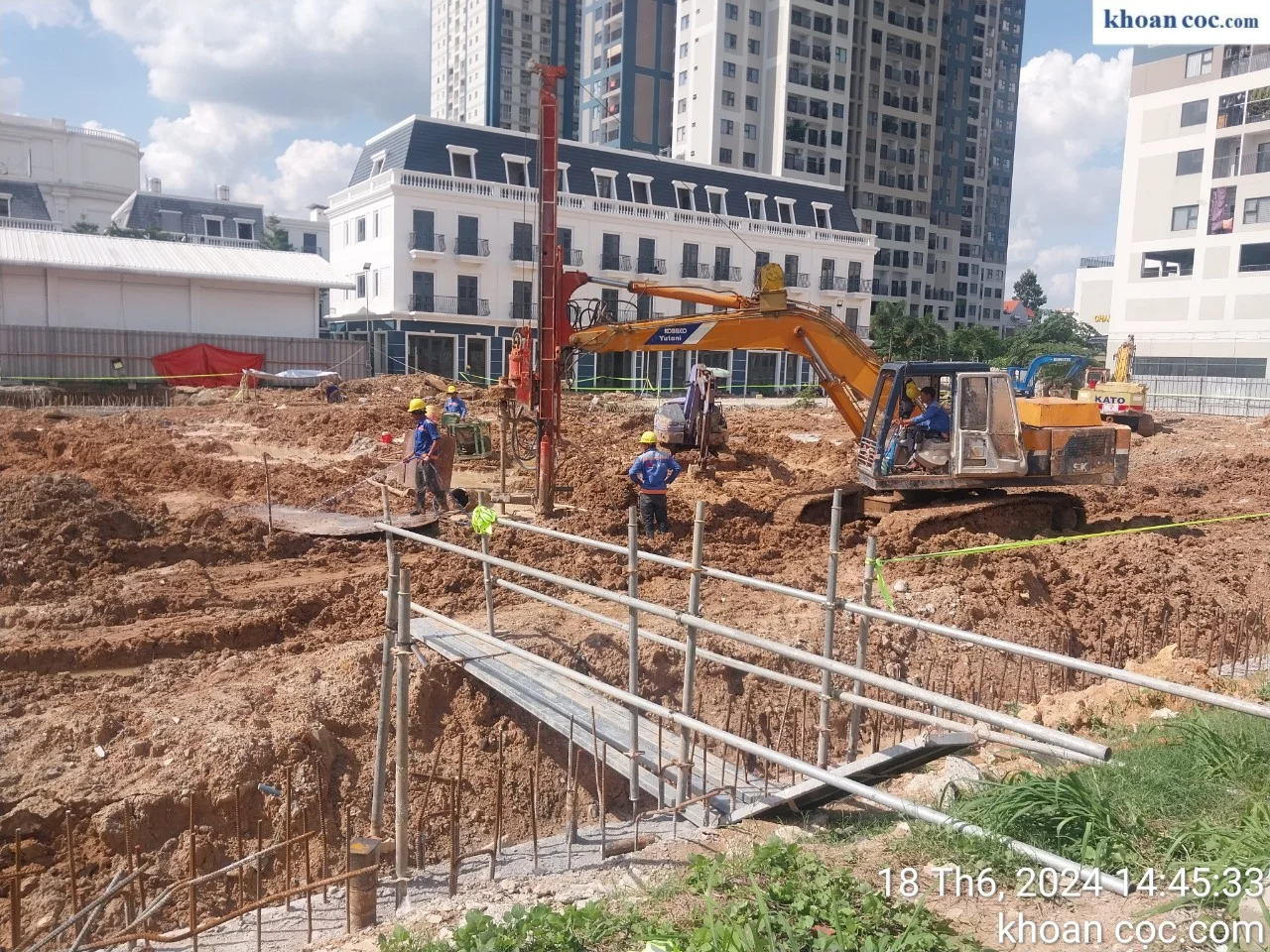 Thi Công 26 Tim Cọc Nhồi D300 Biệt Thự Liền Kề Ngõ Hẹp 1.8m - Tân Bình